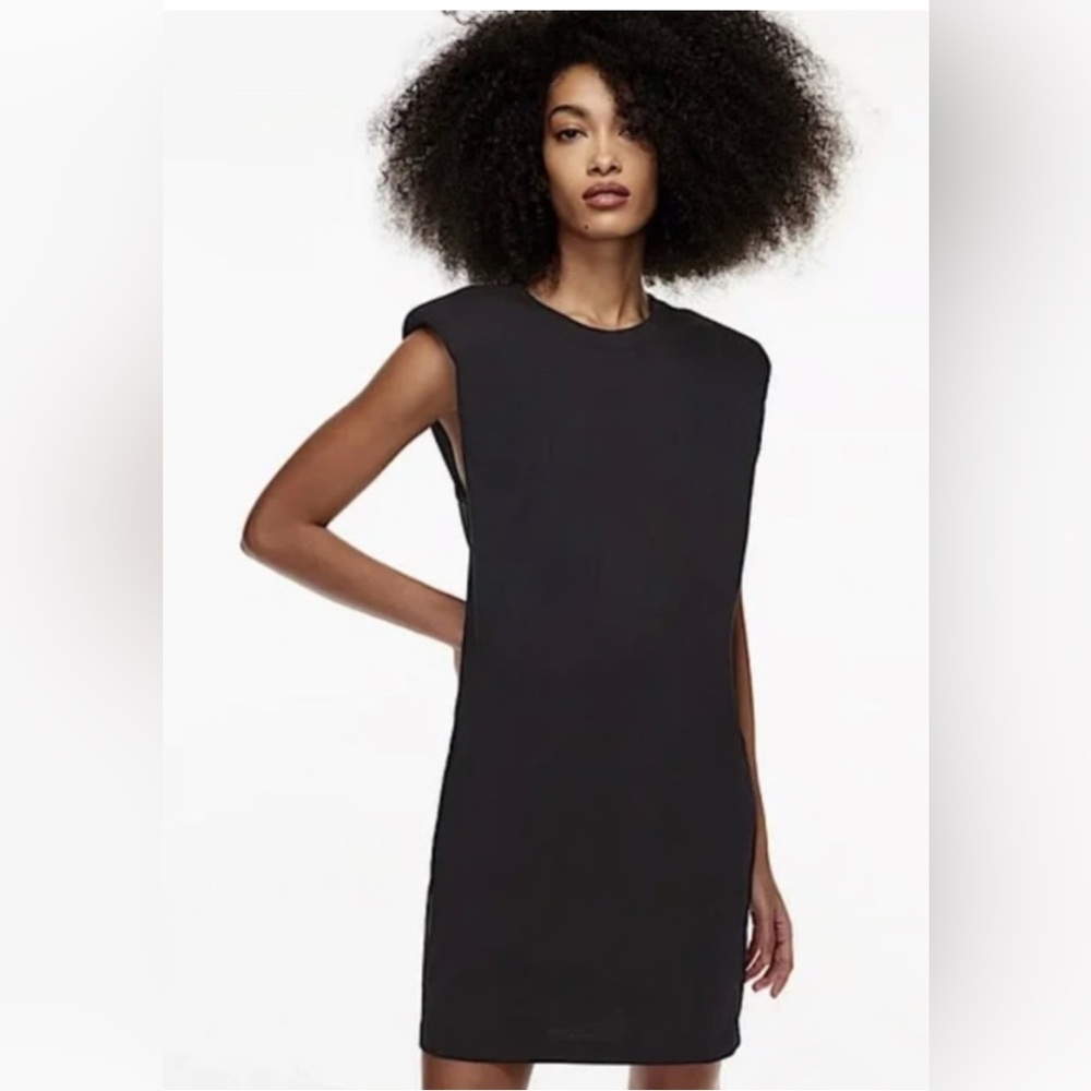 Babaton Classic Black Top
